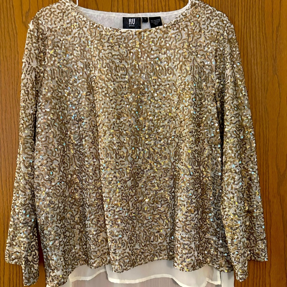 Beautiful sparkly top .. great with jeans and cowboy boots